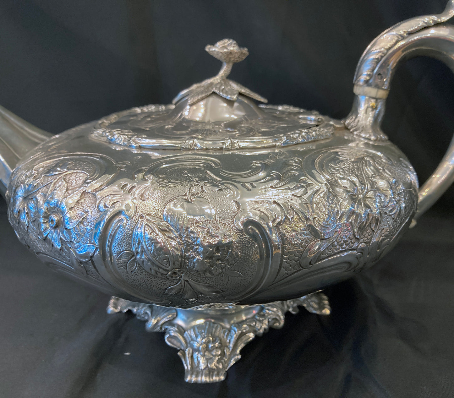 Antique Georgian Irish sterling silver tea pot _ Dublin 1831
