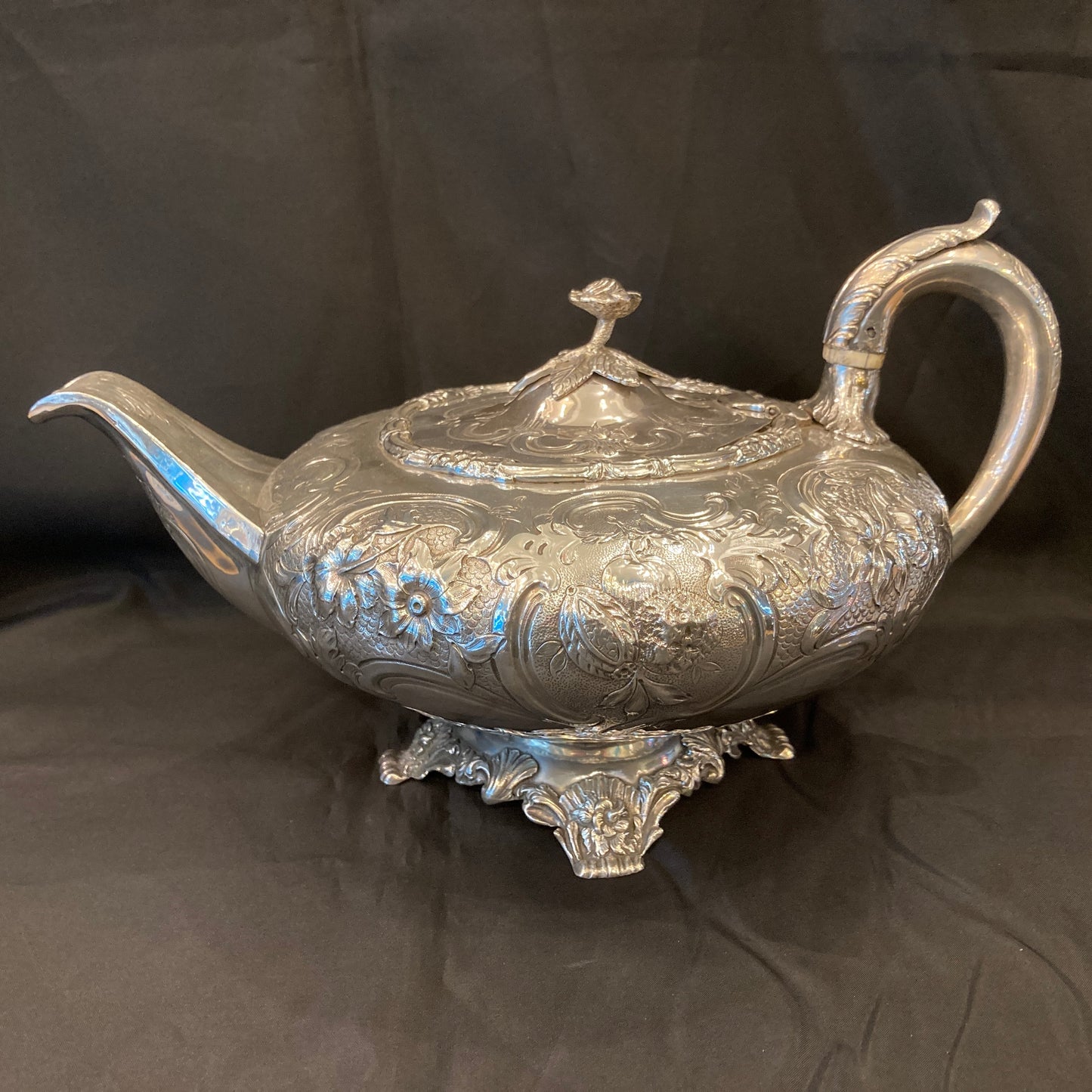 Antique Georgian Irish sterling silver tea pot _ Dublin 1831