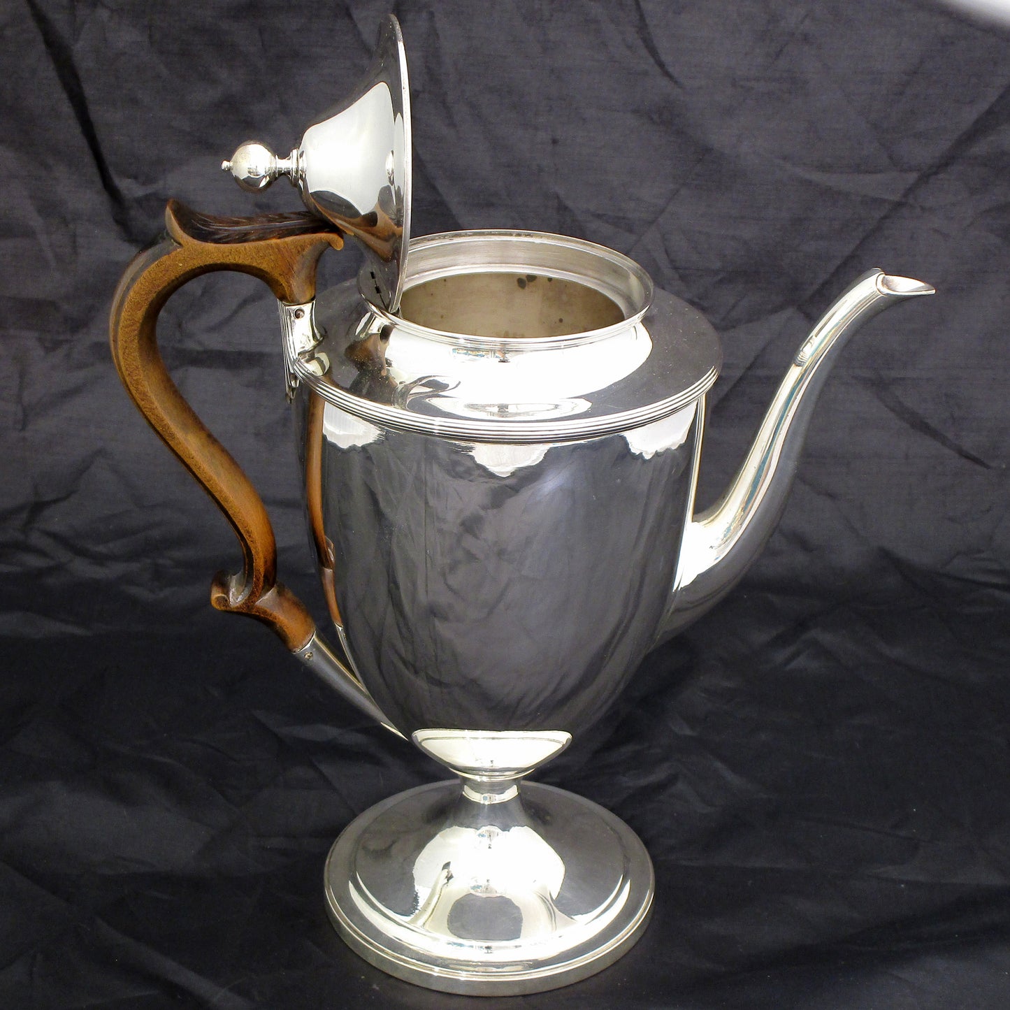 A Georgian sterling silver coffee pot