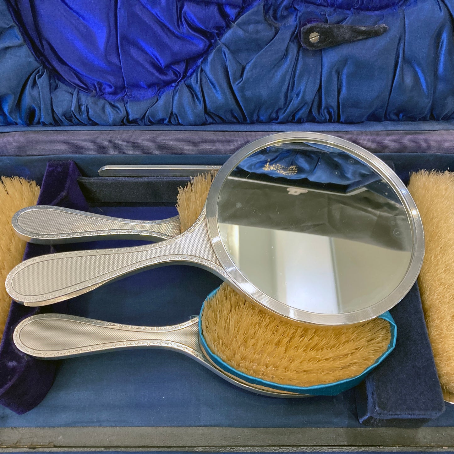 Boxed sterling silver Coronation 6pc Dressing table set