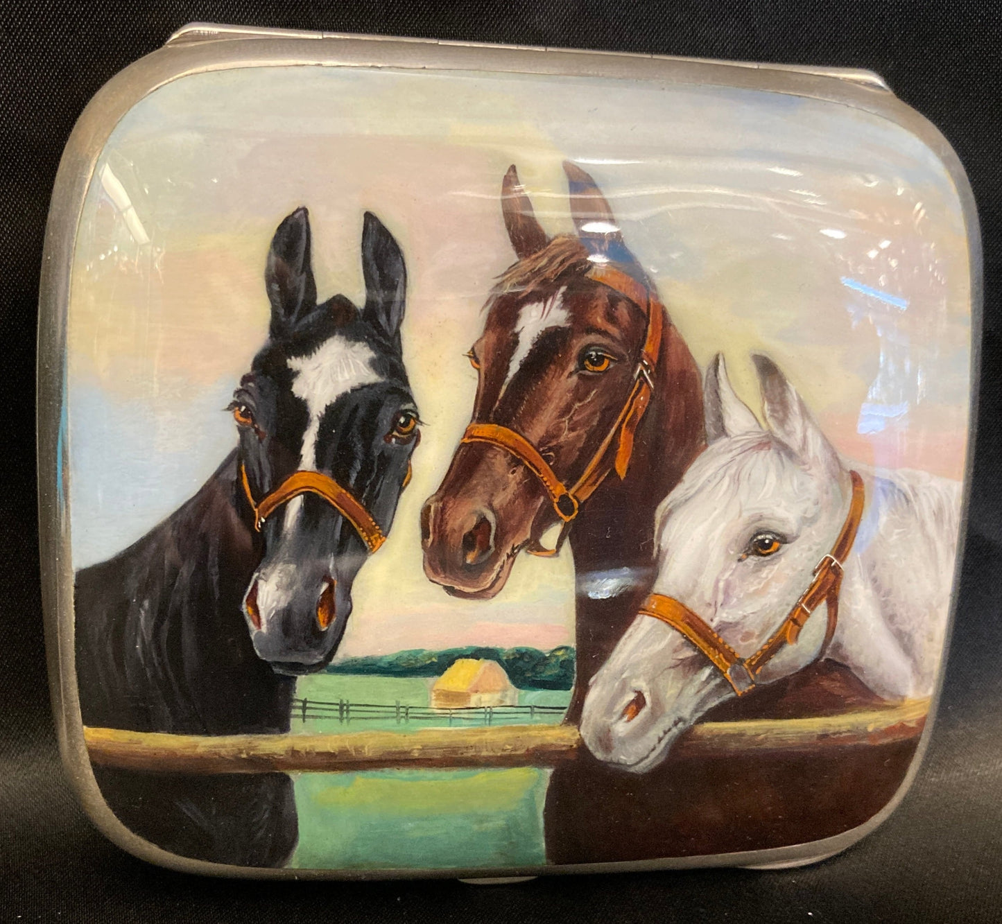 Stunning sterling silver and enamel cigarette case with thoroughbred horses