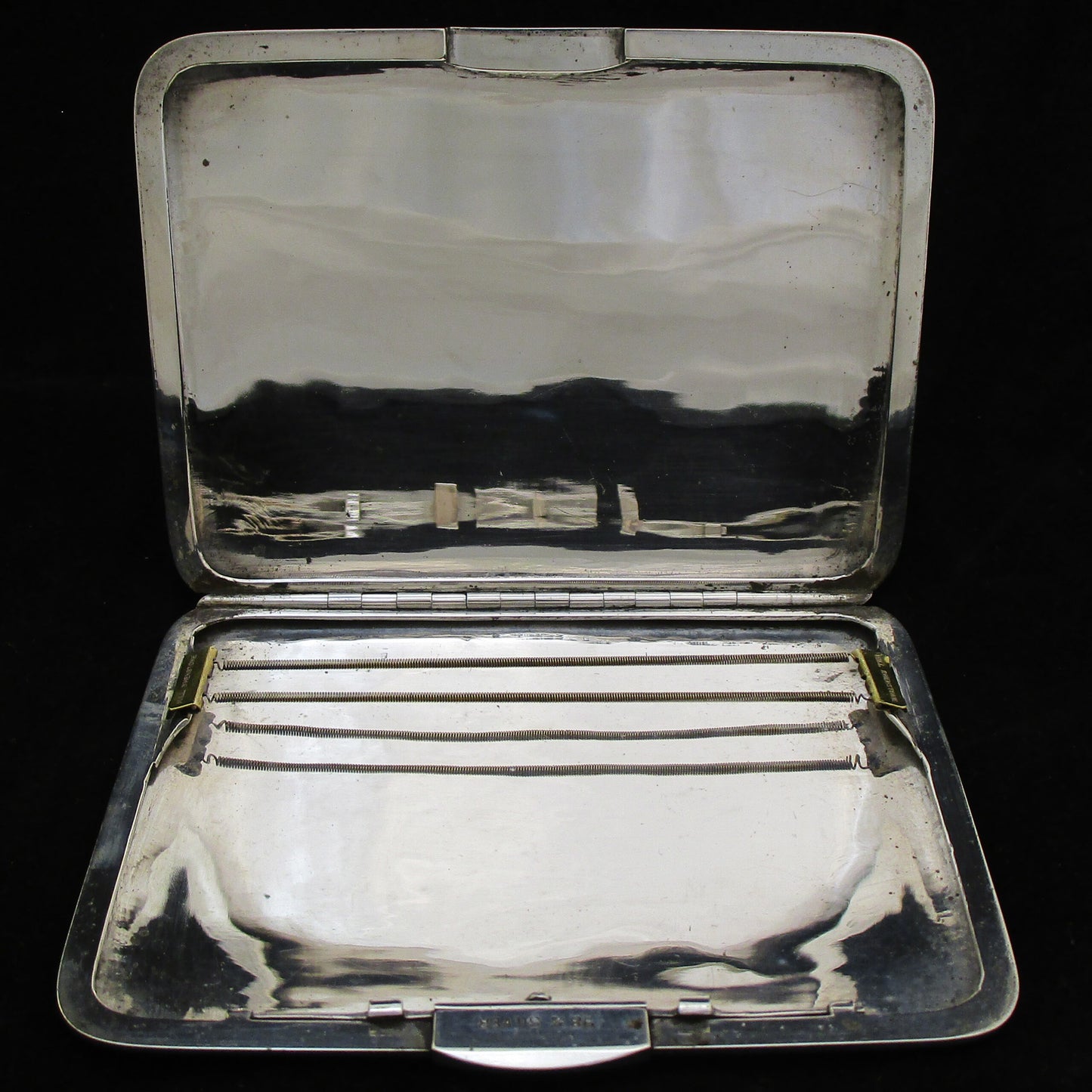 Oriental high grade silver cigarette case