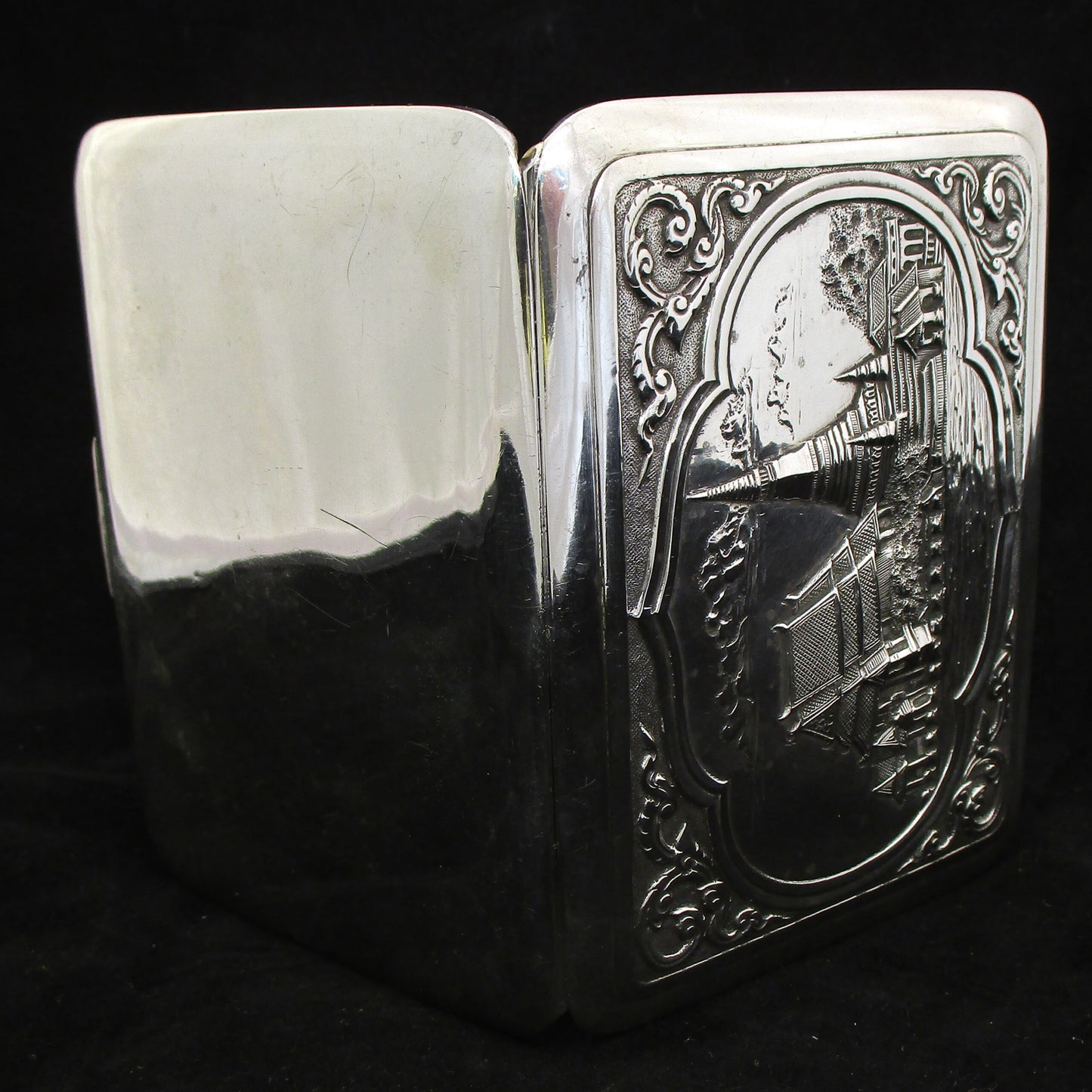 Oriental high grade silver cigarette case
