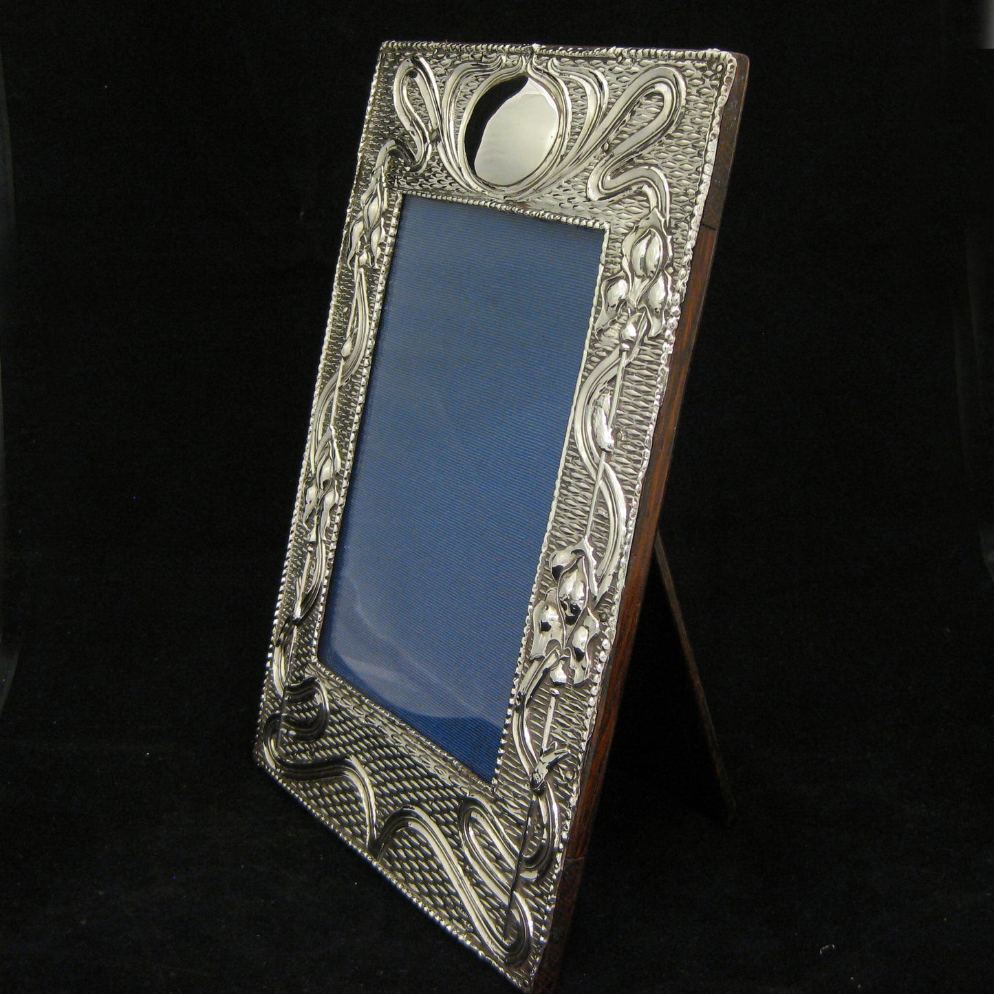Stunning art nouveau silver picture frame.