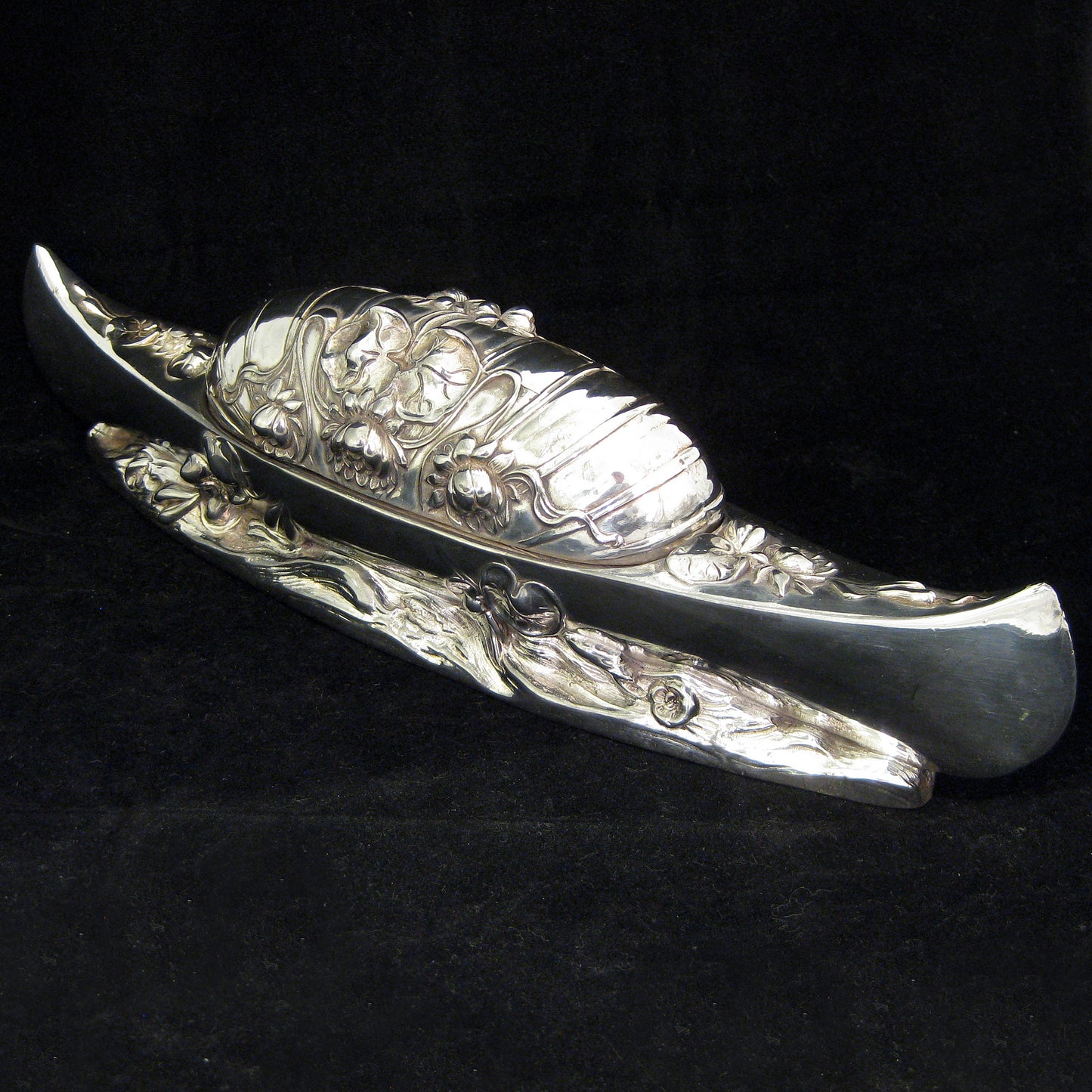 Rare gondola shaped double ink well.