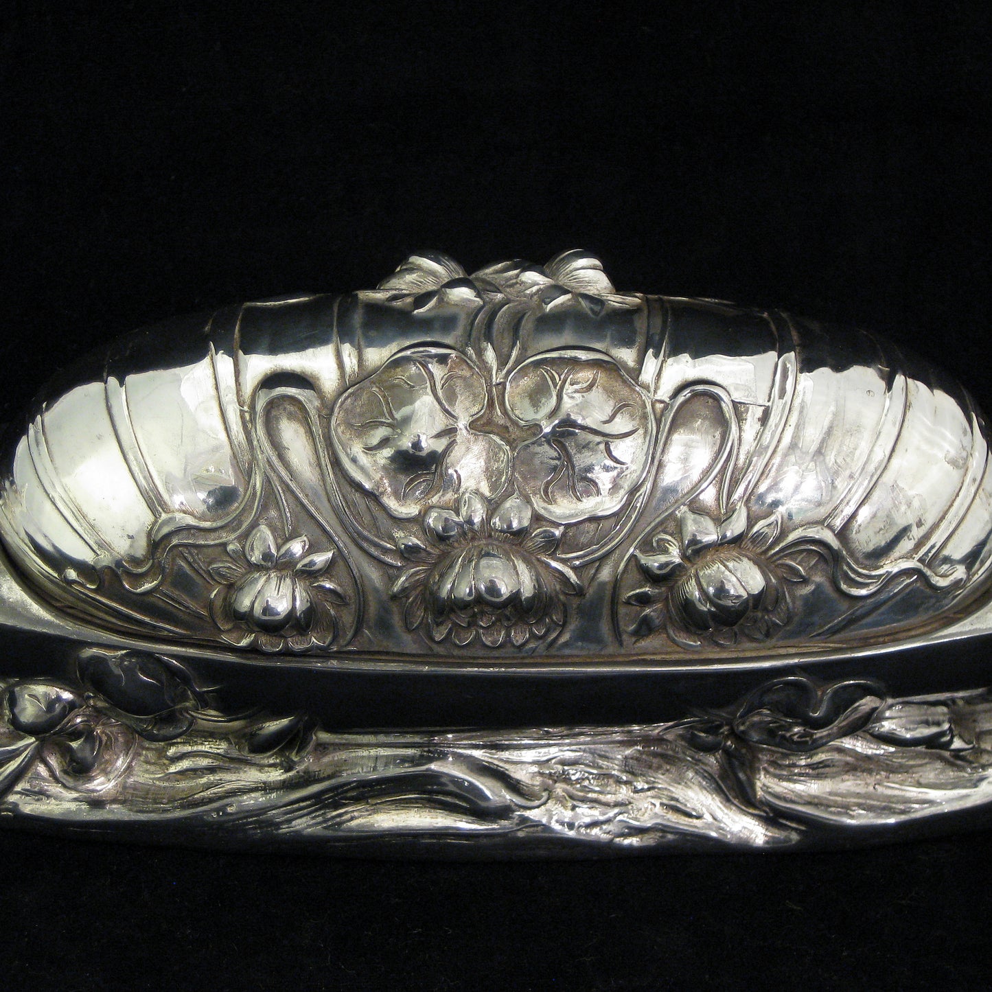 Rare gondola shaped double ink well.