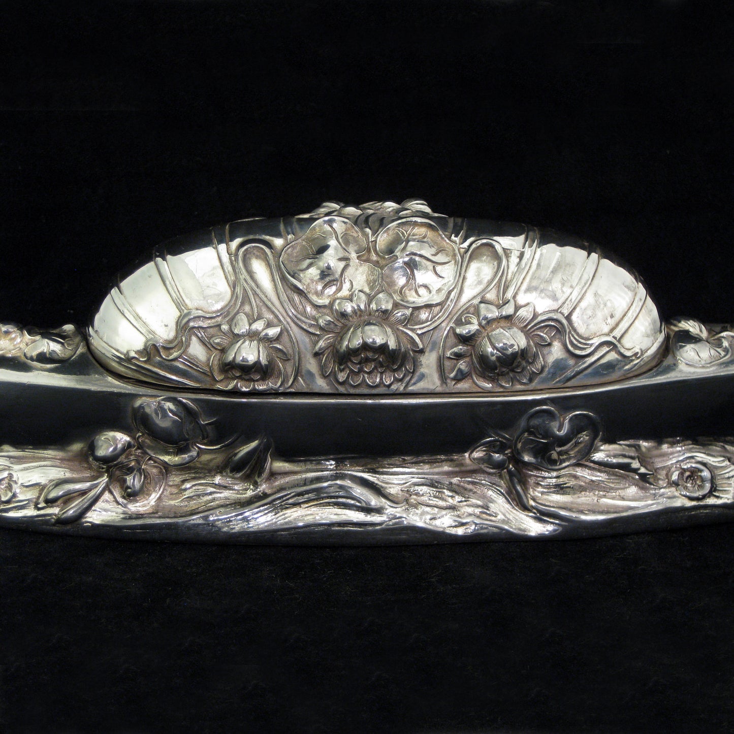 Rare gondola shaped double ink well.