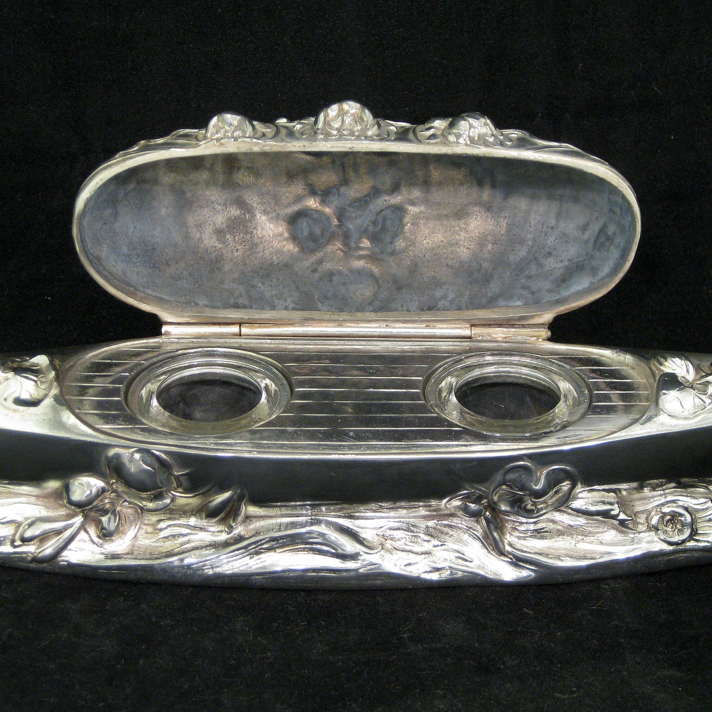 Rare gondola shaped double ink well.