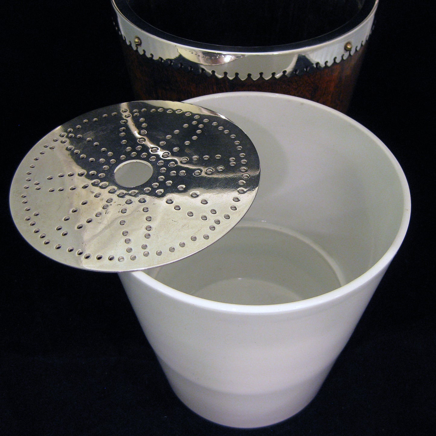 A mahogany ice bucket -cooler