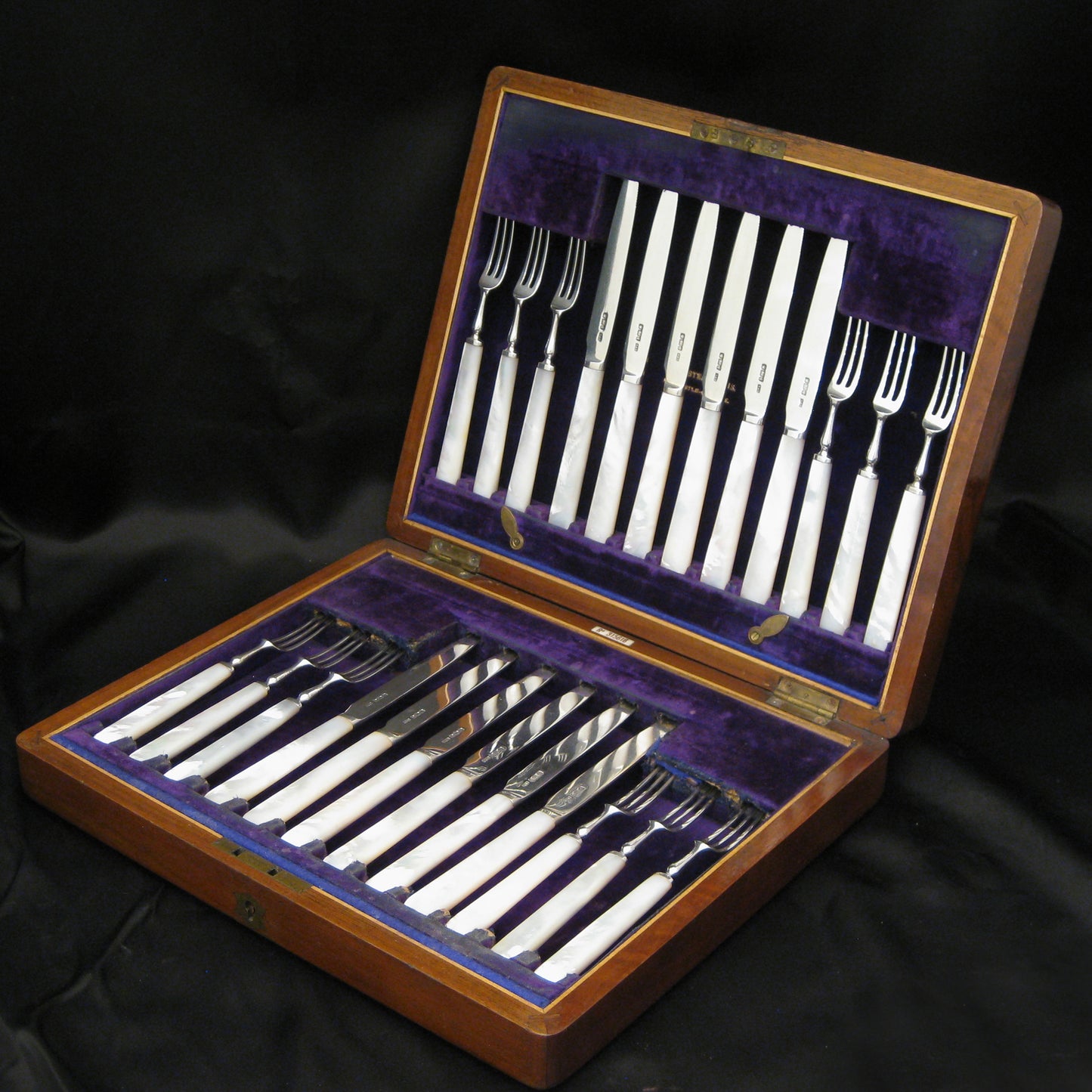 Boxed sterling silver dessert set.