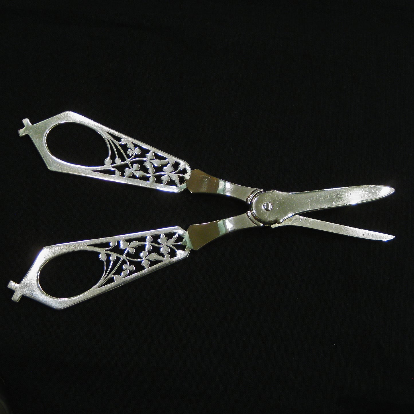 Silver grape scissors by William Hutton & sons