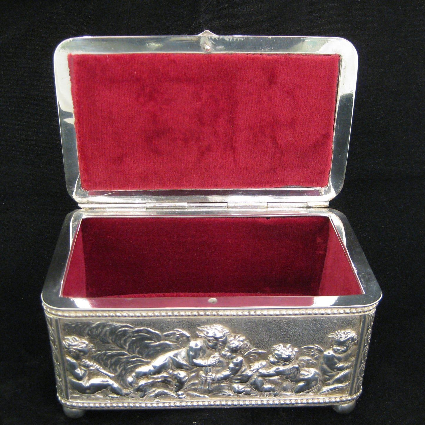An relief electrotype jewelry box.