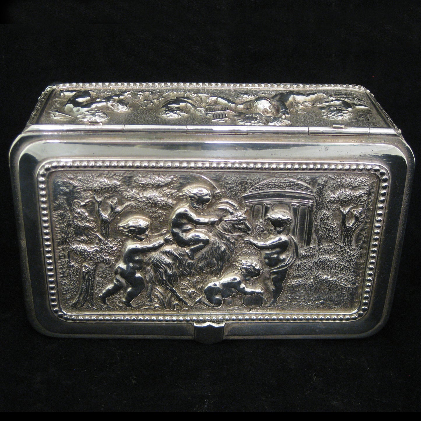 An relief electrotype jewelry box.