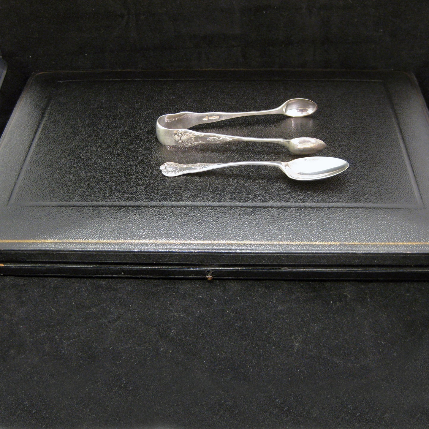 Boxed teaspoon and sugar snipset.