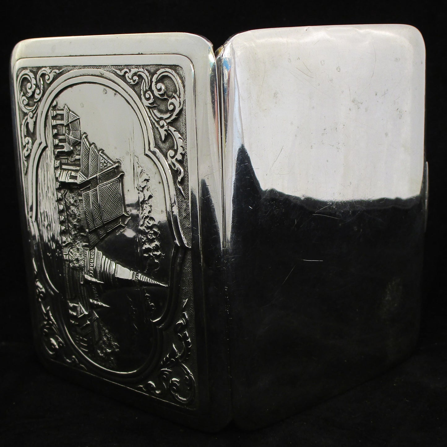 Oriental high grade silver cigarette case