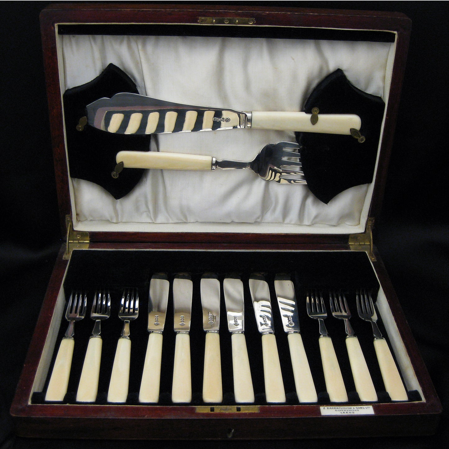 Boxed 6 place silver fish set (servers and knife and forks)