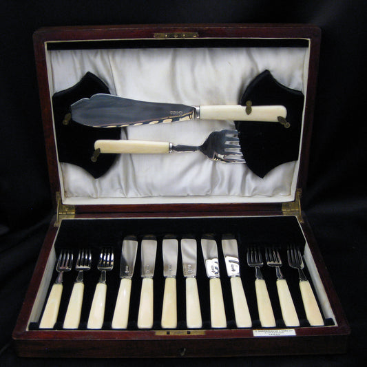 Boxed 6 place silver fish set (servers and knife and forks)