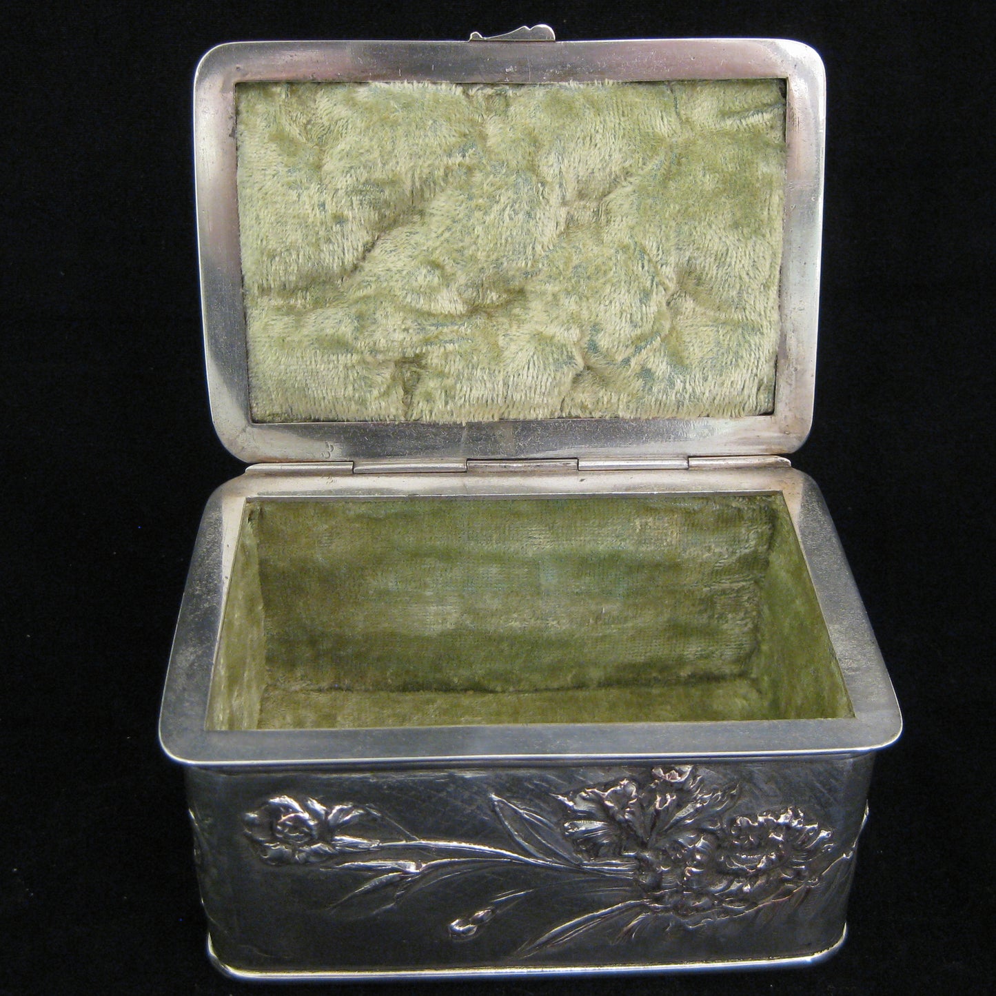 An art Nouveau Electrotype jewelry box